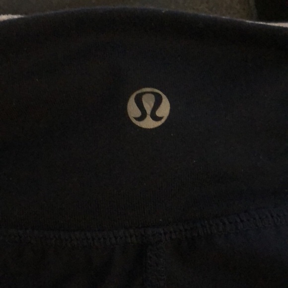 Lululemon Wet Dry Warm Shorts Navy Pink Attached Panty 6 Yoga Running Beach - Picture 5 of 6